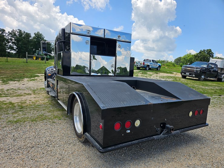 2007-peterbilt-335-image-15