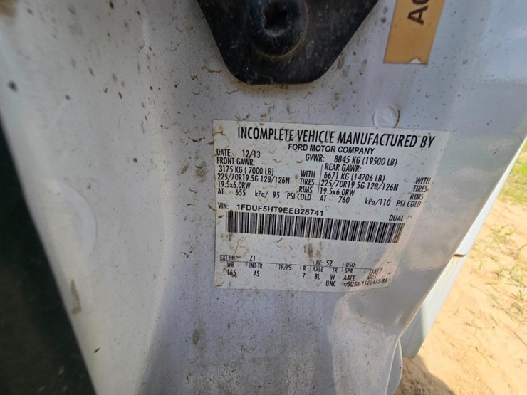 2014-ford-f550-image-17
