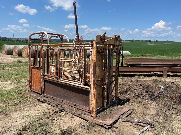 for-most-cattle-chute-image-1