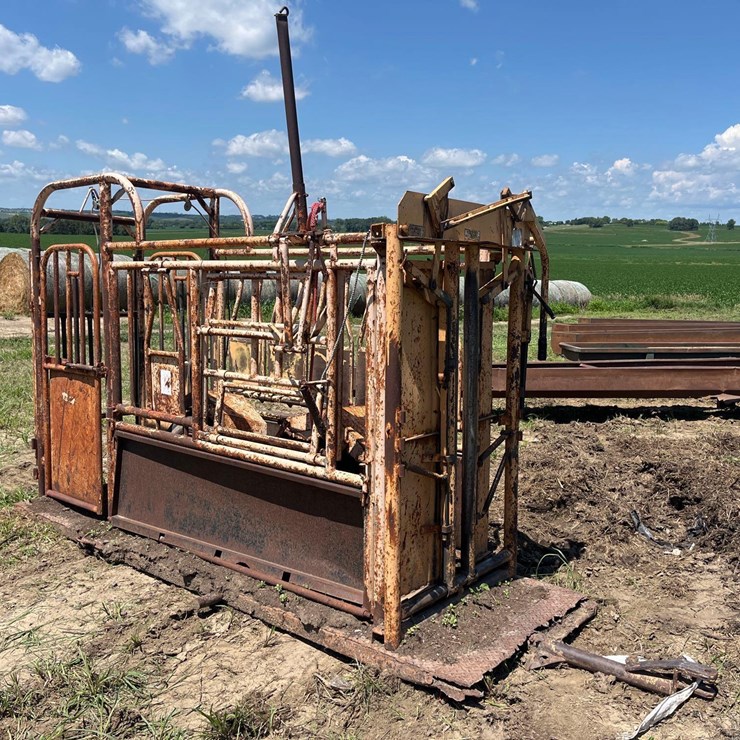 For-Most Cattle Chute