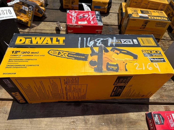 2169---dewalt-12"-20-volt-fan-image-1