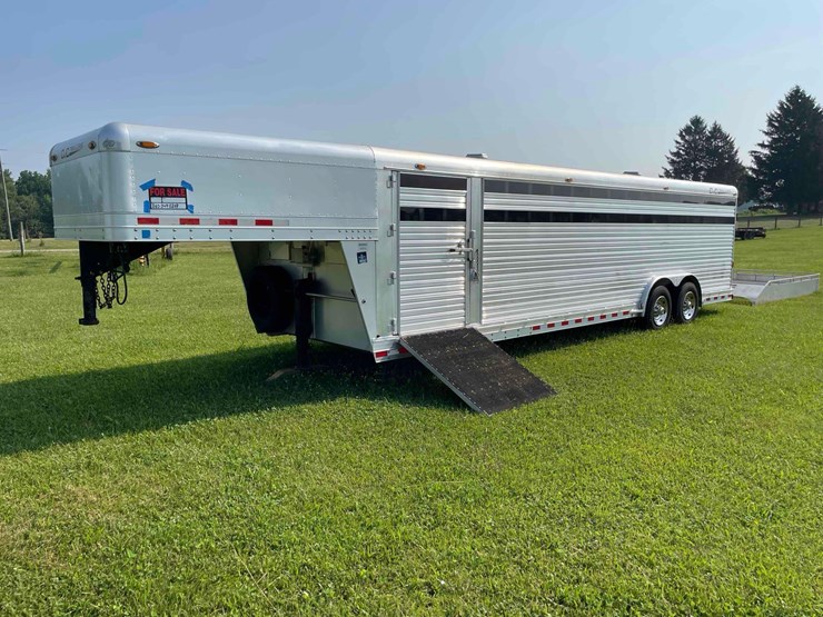 2006-8’x28’-c&c-aluminum-livestock-trailer-image-2