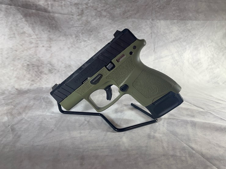 #4379-•-beretta-apx-a1-carry-9mm-luger-pistol,-sn:-axc157653-image-2