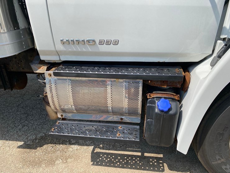 2018-hino-338-image-12