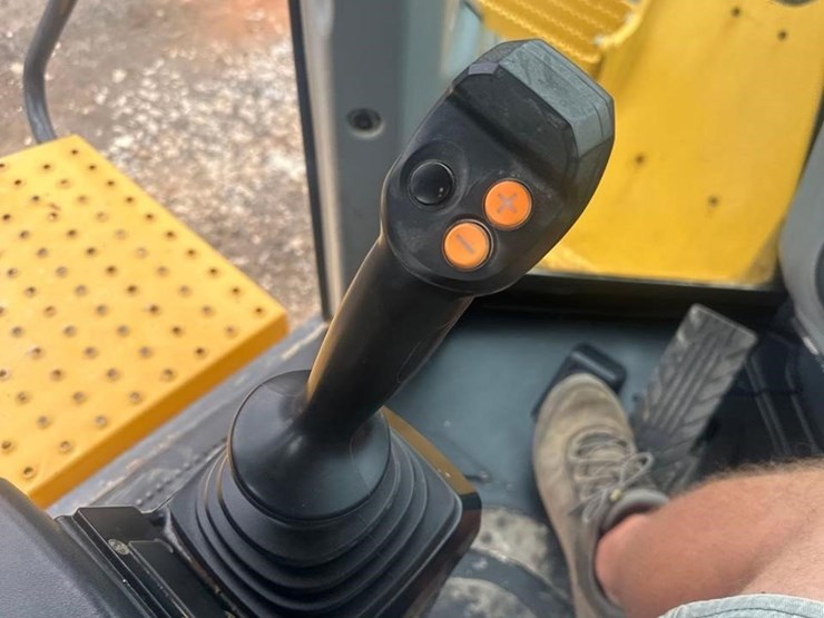 2020-deere-844l-image-42
