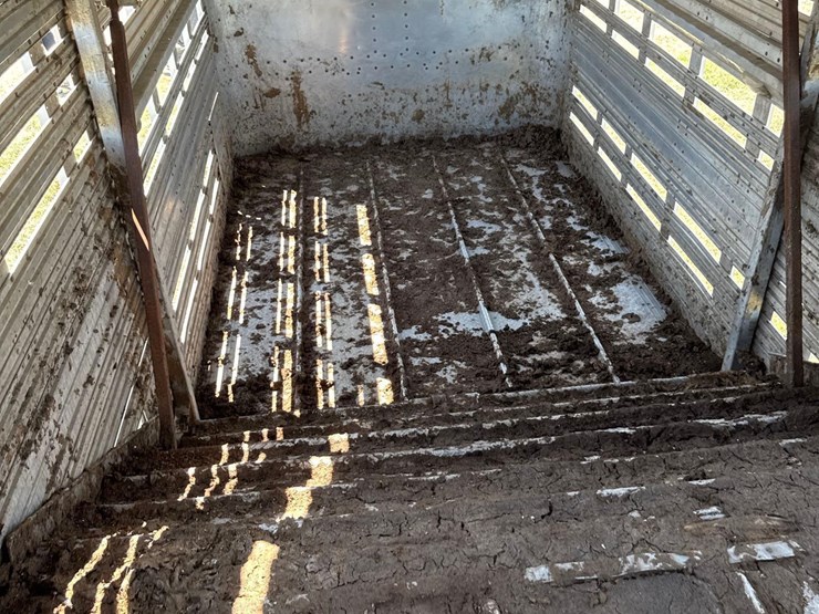 1981-wilson-livestock-trailer-image-22