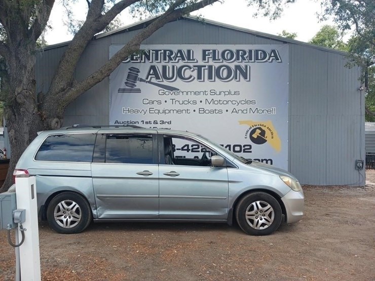 2005-honda-odyssey-image-1