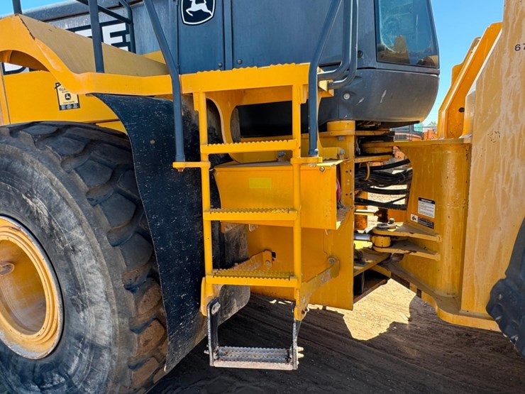 2013-deere-824k-image-32