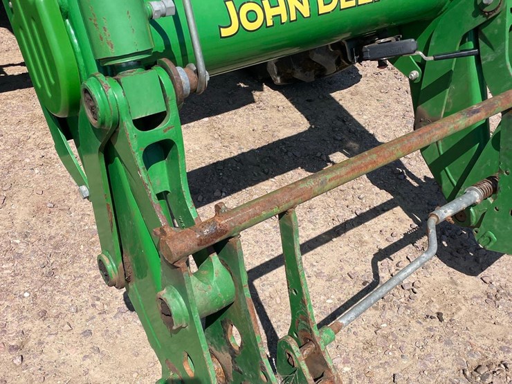 2014-john-deere-6210r-image-45