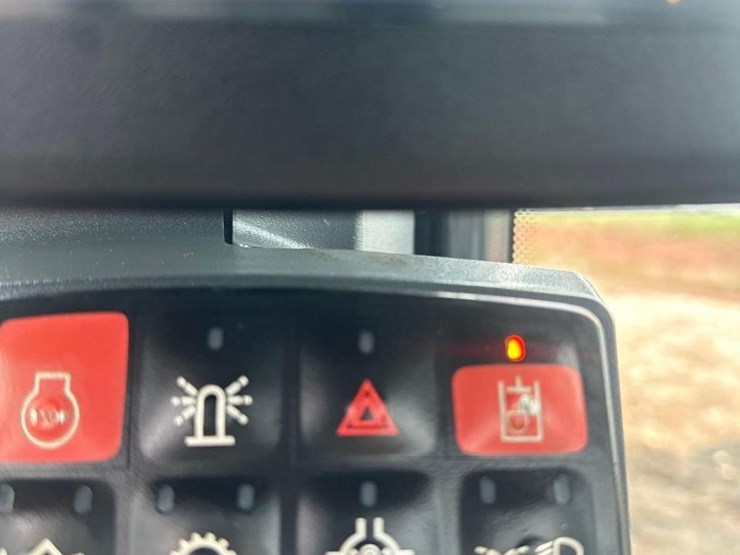 2019-deere-624l-image-22