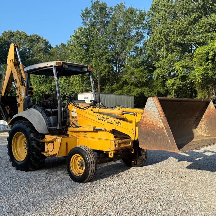NEW HOLLAND 555E
