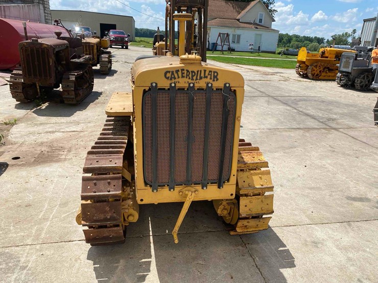 caterpillar-15-ag-crawler-image-2