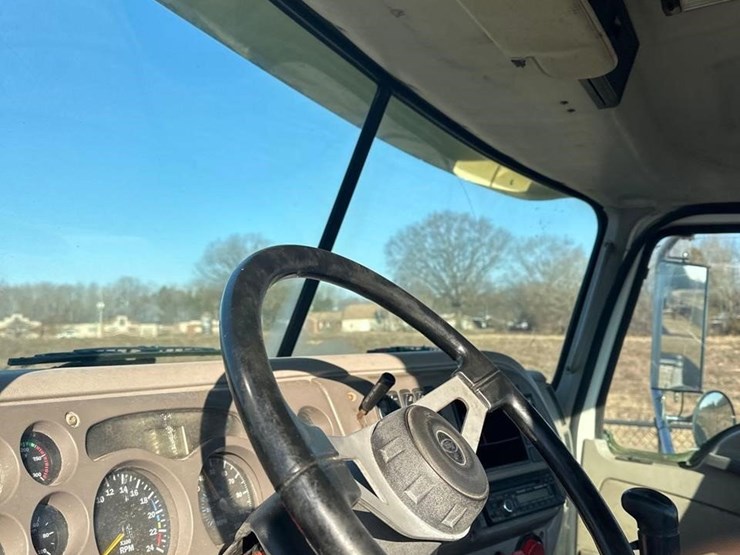 2005-mack-chn613-image-21
