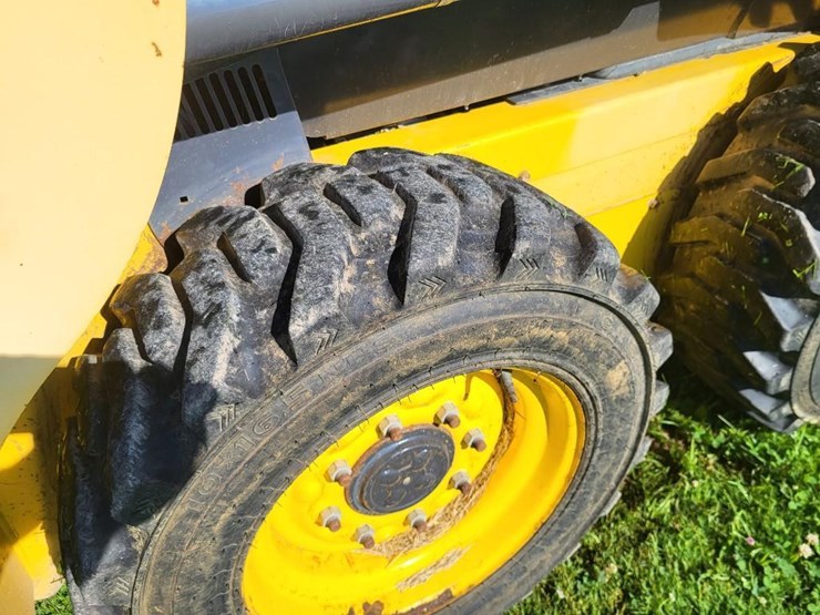 2014-new-holland-l216-image-14