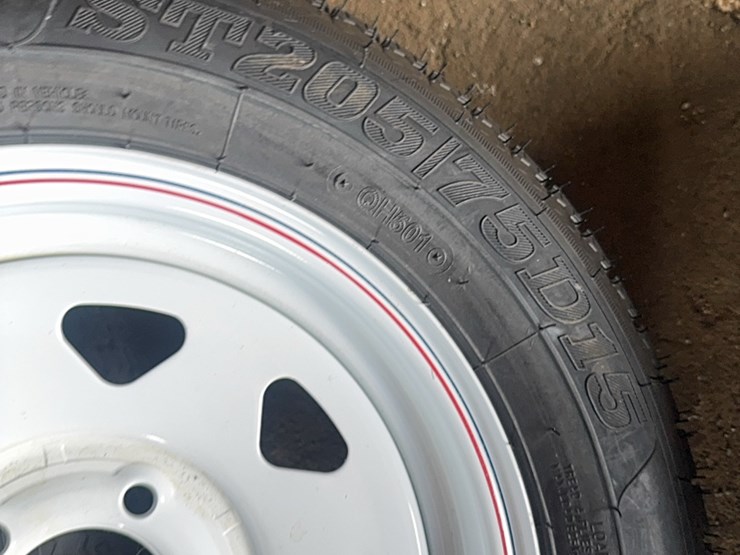 pair-of-trailer-tires-205/75/d15-image-2