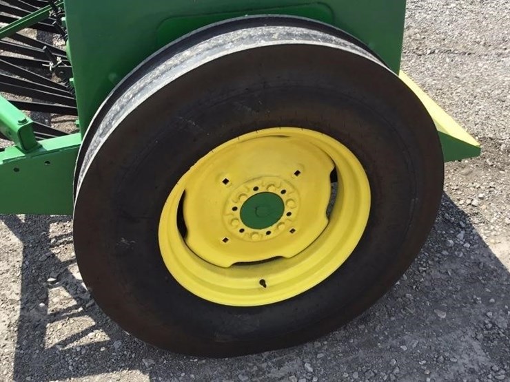 john-deere-8300-image-4