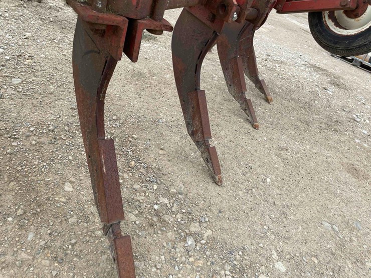 ih-7-shank-deep-ripper-image-3