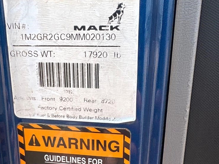 2021-mack-granite-64fr-image-21