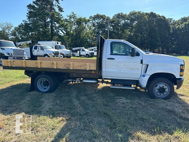 2023-chevrolet-silverado-6500hd-image-3