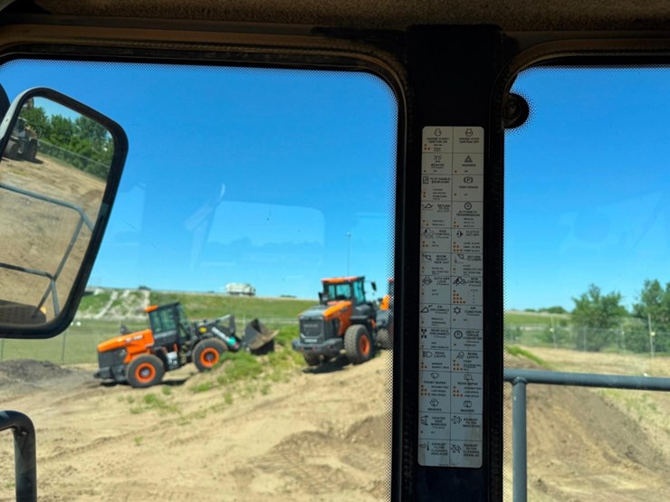 2013-deere-824k-image-56