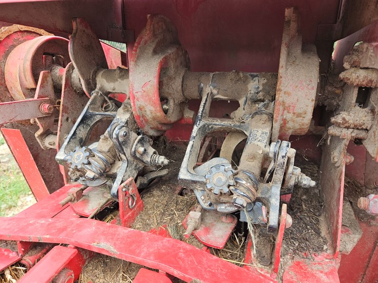 new-holland-310-image-19