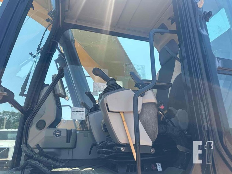 2015-caterpillar-335f-lcr-image-26