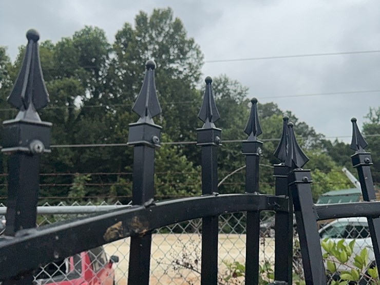 two-8-foot-gates-with-tree-cut-out-image-4