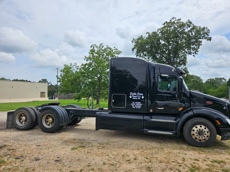 2018-peterbilt-579-image-30