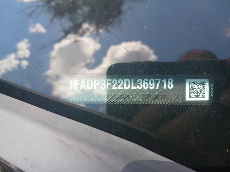 2013-ford-focus-runs/moves-se-image-4