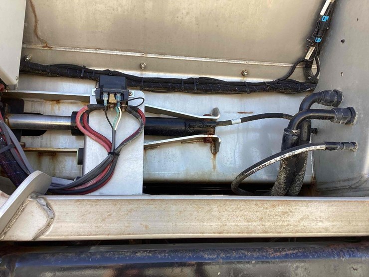 2021-case-trident-5550-spreader-image-21
