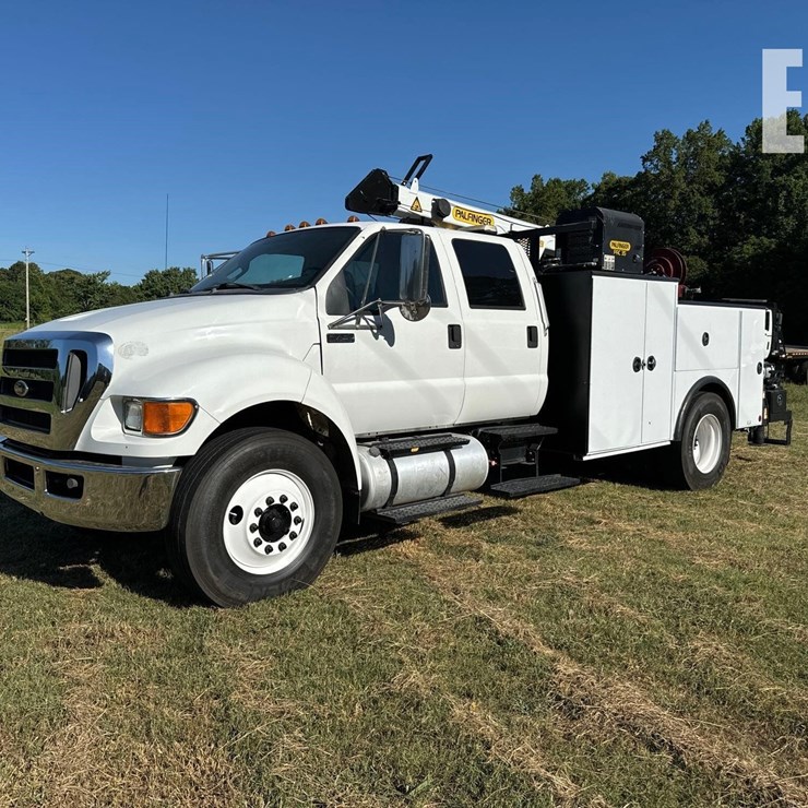 2013 FORD F750 XLT