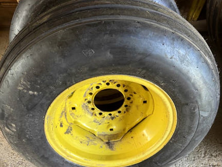 #1416-•-2---9.5l-15-tires-&-rims-image-1