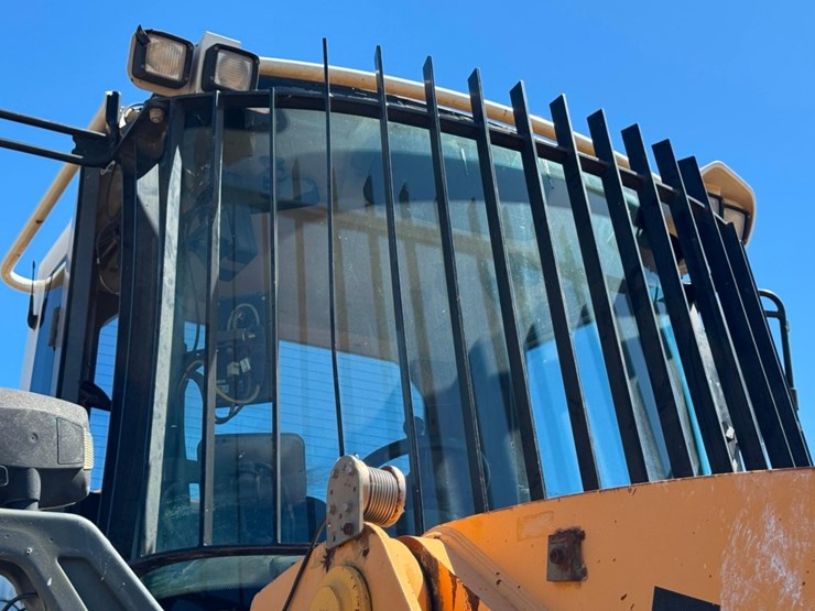 2011-liebherr-l586-image-52
