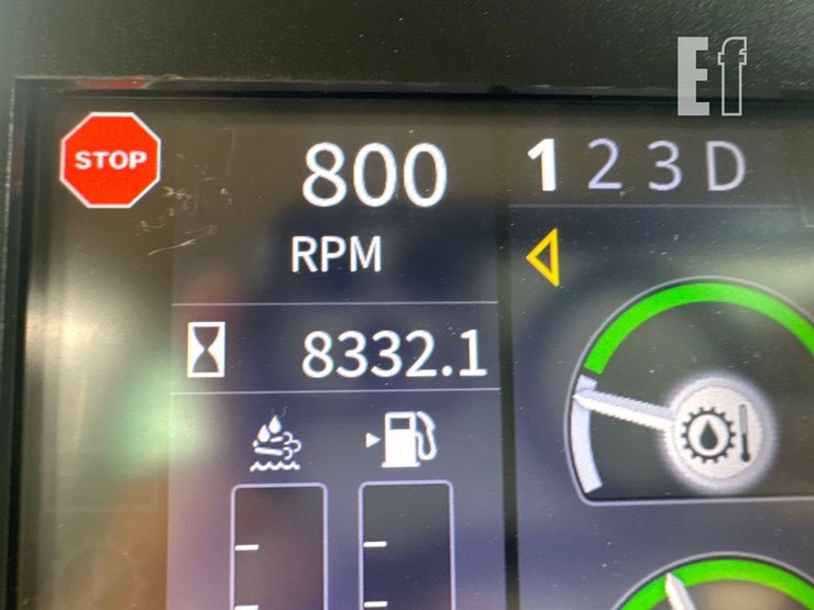 2020-deere-844l-image-40