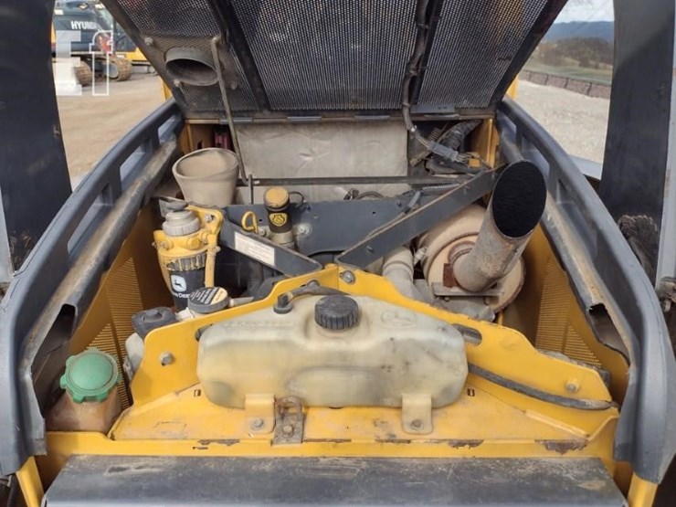 deere-323d-image-35
