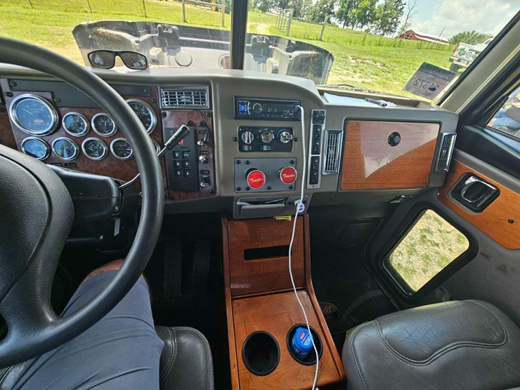 2007-peterbilt-335-image-72