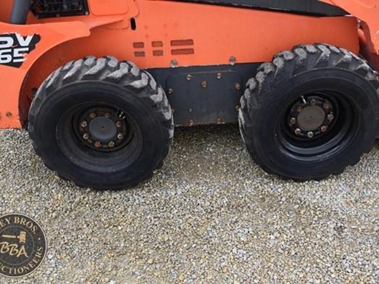 2017-kubota-ssv65-image-35
