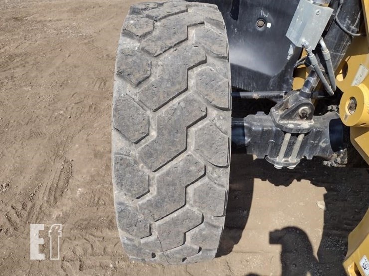 2019-caterpillar-tl1055d-image-23