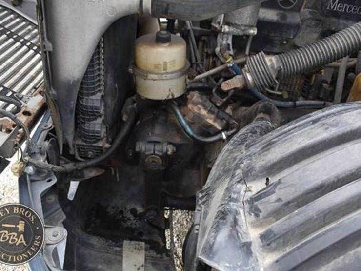 2002-freightliner-century-112-image-35