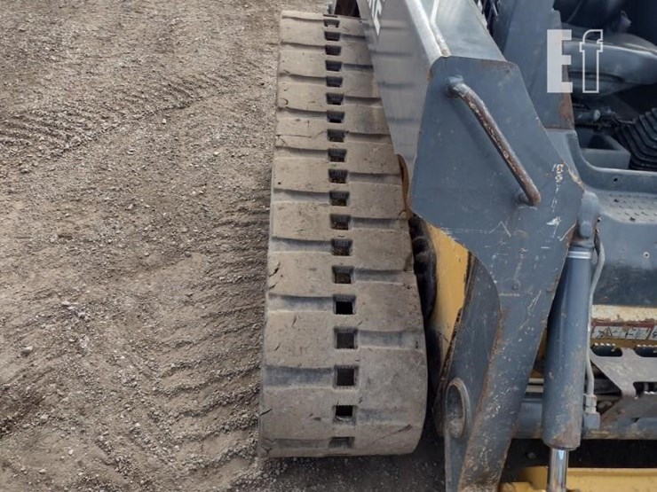 deere-323d-image-26