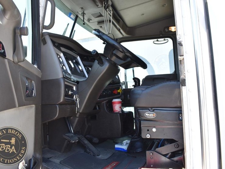 2011-kenworth-t660-image-92