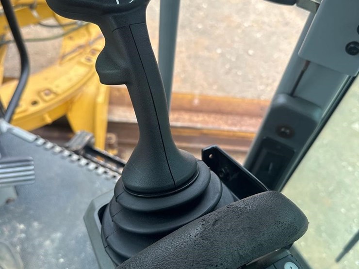 2011-caterpillar-12m-vhp-image-29
