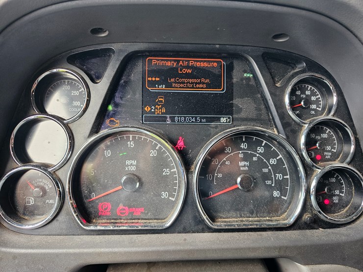 2016-peterbilt-579-image-48
