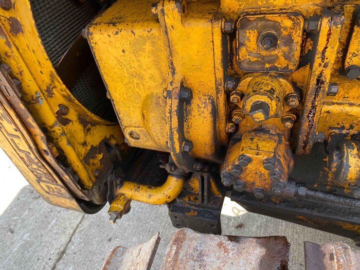 caterpillar-d2-ag-crawler-tractor-image-28