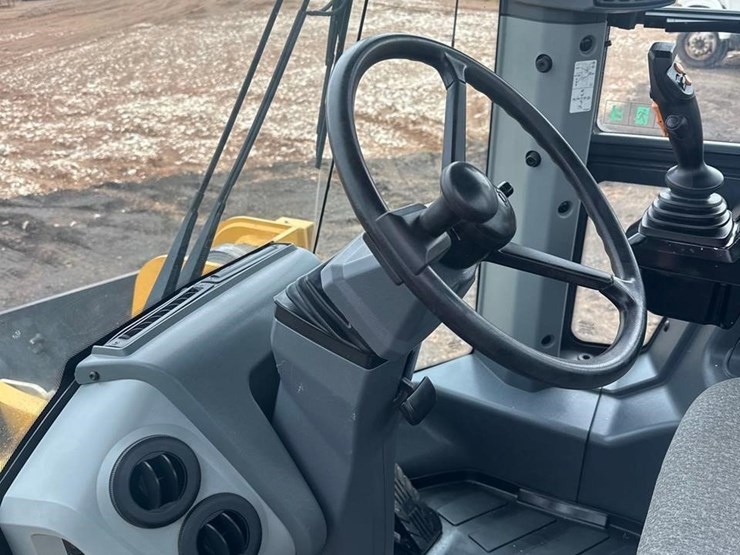 2019-deere-624l-image-18