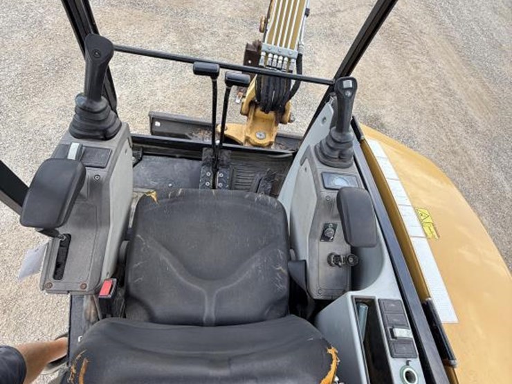 caterpillar-302.7d-image-9