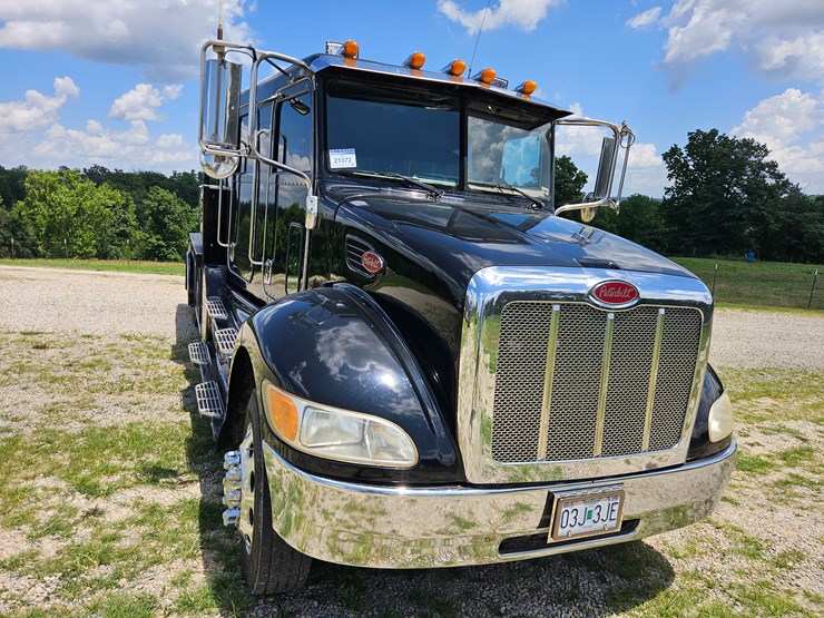 2007-peterbilt-335-image-34