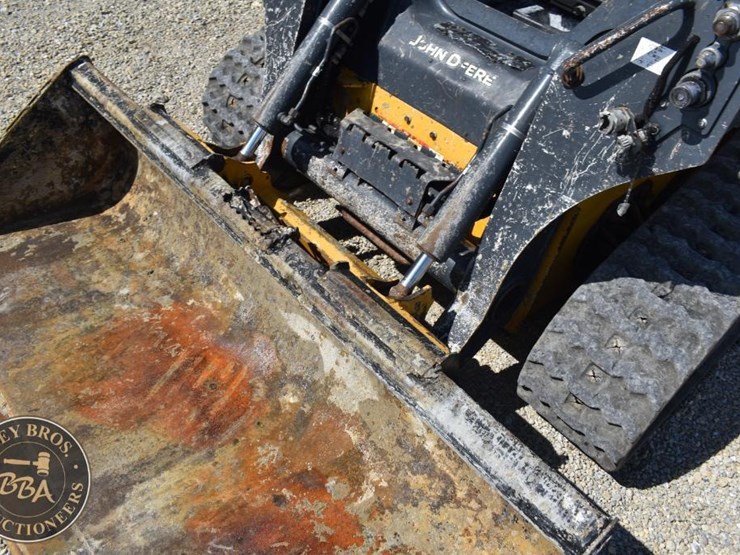 2019-deere-325g-image-32