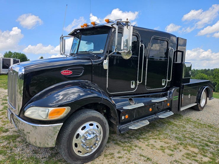 2007-peterbilt-335-image-3