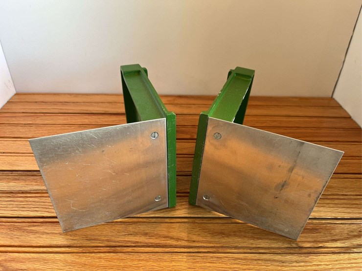 john-deere-radiator-bookends-image-6